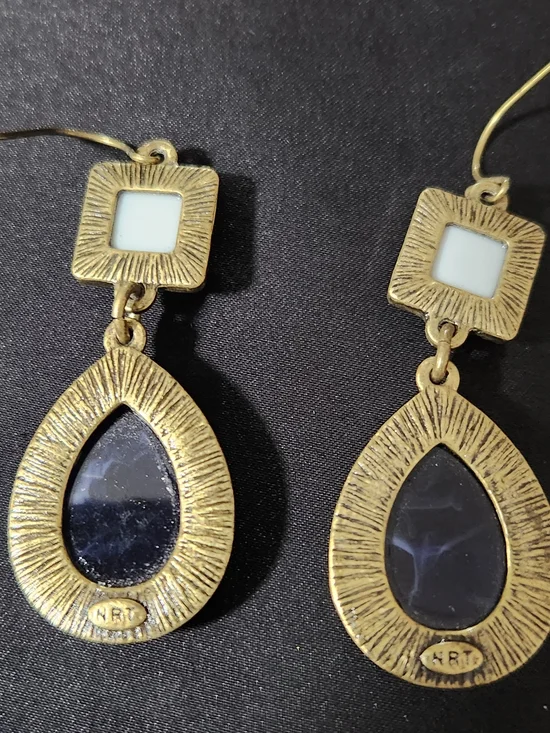 Vintage AVON Blue Paradise Gold-Tone Blue Teardrop Dangle Earrings - Picture 4 of 5